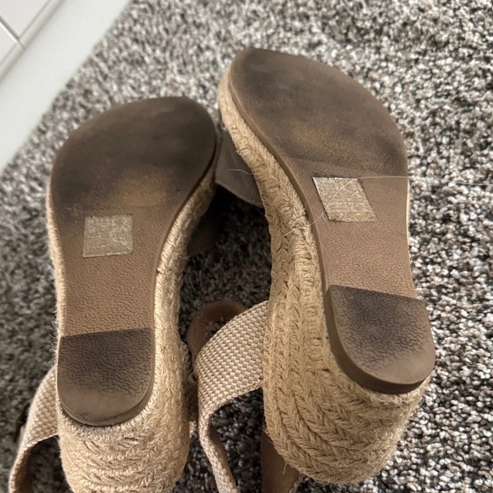 Elegant Beige Women's Espadrille Sandals